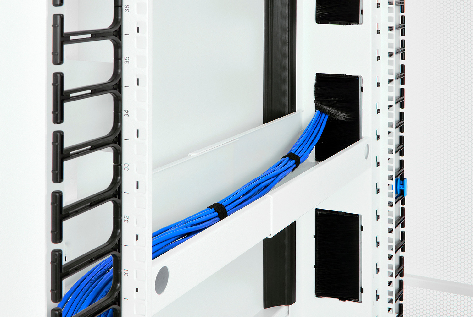 Front-To-Rear Cable Manager for ZetaFrame® Cabinet - Image 0